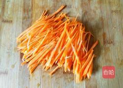 金针菇炒胡萝卜的做法图解3