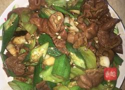 秋葵辣肥肠的做法图解3