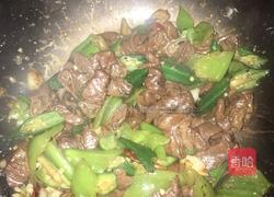 秋葵辣肥肠的做法图解2