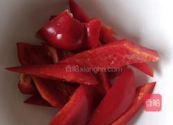 原谅我忘记单拍了～菜椒炒饺瓜的做法图解2