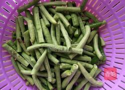 炝锅豆角的做法图解2