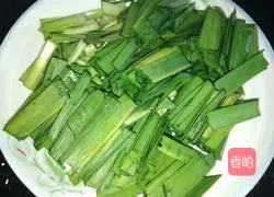 Illustration of how to make fried eggs with leeks 2