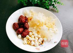 银耳莲子红枣汤的做法图解1