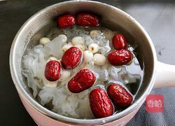 银耳莲子红枣汤的做法图解3