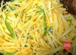 鸭蛋黄土豆丝的做法图解8