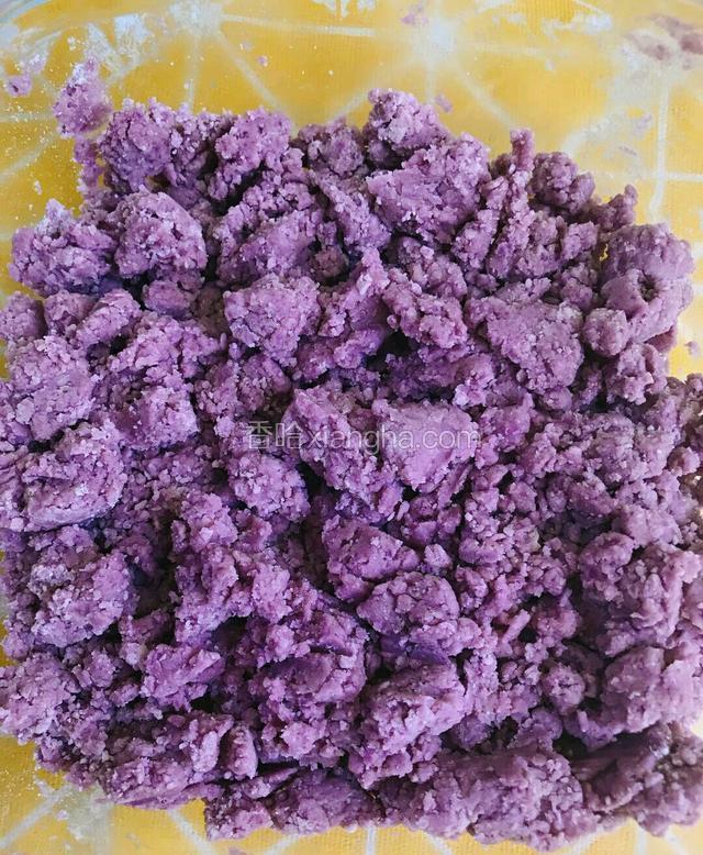 用刮刀搅拌均匀