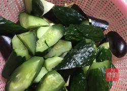 青椒黄瓜烧茄子的做法图解1