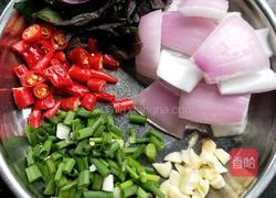 紫苏香辣鱼的做法图解2