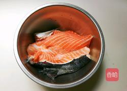 花椒三文鱼骨的做法图解1