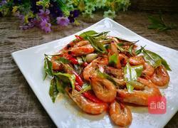 嫩桔叶炒虾的做法图解5