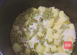 豇豆土豆焖饭的做法图解8