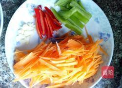 胡萝卜瘦肉炒粉丝的做法图解4