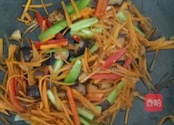 胡萝卜瘦肉炒粉丝的做法图解8