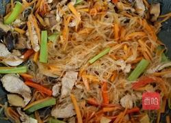 胡萝卜瘦肉炒粉丝的做法图解11