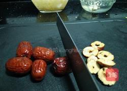 冰糖银耳莲子羹的做法图解4