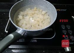 冰糖银耳莲子羹的做法图解5