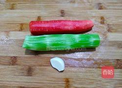 莴笋仔姜胡萝卜炒香肠的做法图解3