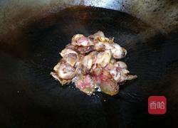 莴笋仔姜胡萝卜炒香肠的做法图解12