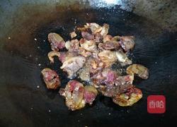 莴笋仔姜胡萝卜炒香肠的做法图解13