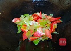 莴笋仔姜胡萝卜炒香肠的做法图解16