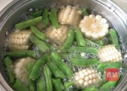 瓜豆玉米甜汤的做法图解3