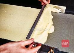 草莓甜心蛋卷的做法图解15