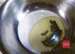 草莓酱蛋糕卷的做法图解2