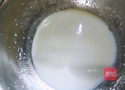 草莓酱蛋糕卷的做法图解3