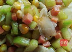 百合青瓜玉米火腿粒的做法图解6