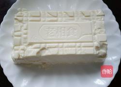 凉拌皮蛋豆腐的做法图解1