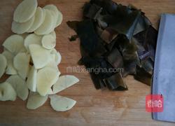 土豆炖海带的做法图解1