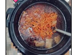 虫草花墨鱼排骨汤