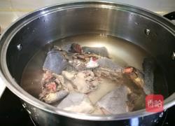 霸王花炖乌鸡的做法图解2