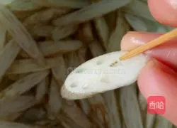 Illustration of how to make spicy and sour lotus root tips 2