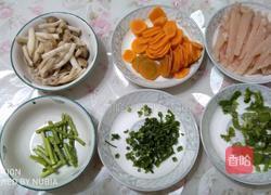 鸡丝蔬菜营养面的做法图解1