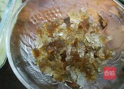 牛奶炖桃胶的做法图解2