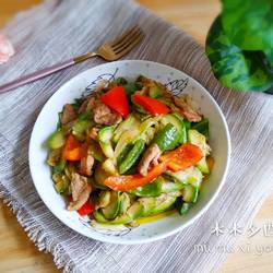 青红椒西葫芦炒肉片的做法[图]