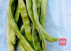 卤牛肉炒豆角的做法图解1