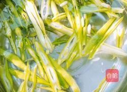 卤牛肉炒豆角的做法图解3