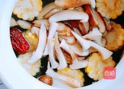 Illustration of how to make black chicken soup 8