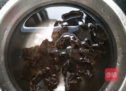 西红柿木耳炒鸡蛋的做法图解2
