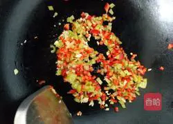 Illustration of how to make double pepper preserved eggs 5