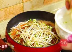 芝士飘香的辣白菜炒五花肉豆芽饭，还要再来一碗！的做法图解13