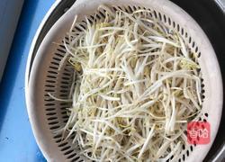 清炒豆芽的做法图解1