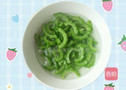 凉拌雪碧苦瓜的做法图解3