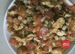 （鸡蛋玉米火腿肠）炒馒头丁的做法图解6