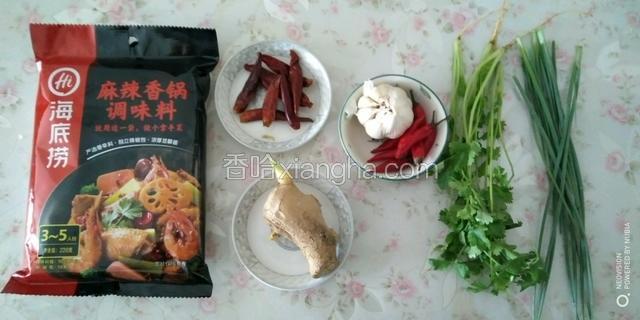 准备好配料。
