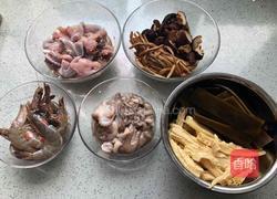 牛蛙海鲜麻辣香锅的做法图解2