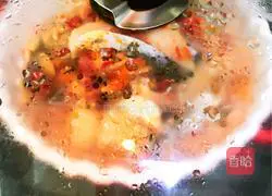 Illustration of how to make steamed fish with chopped pepper and black bean sauce 5