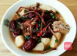 Illustration of tea tree mushroom, yam and dragon bone soup 5